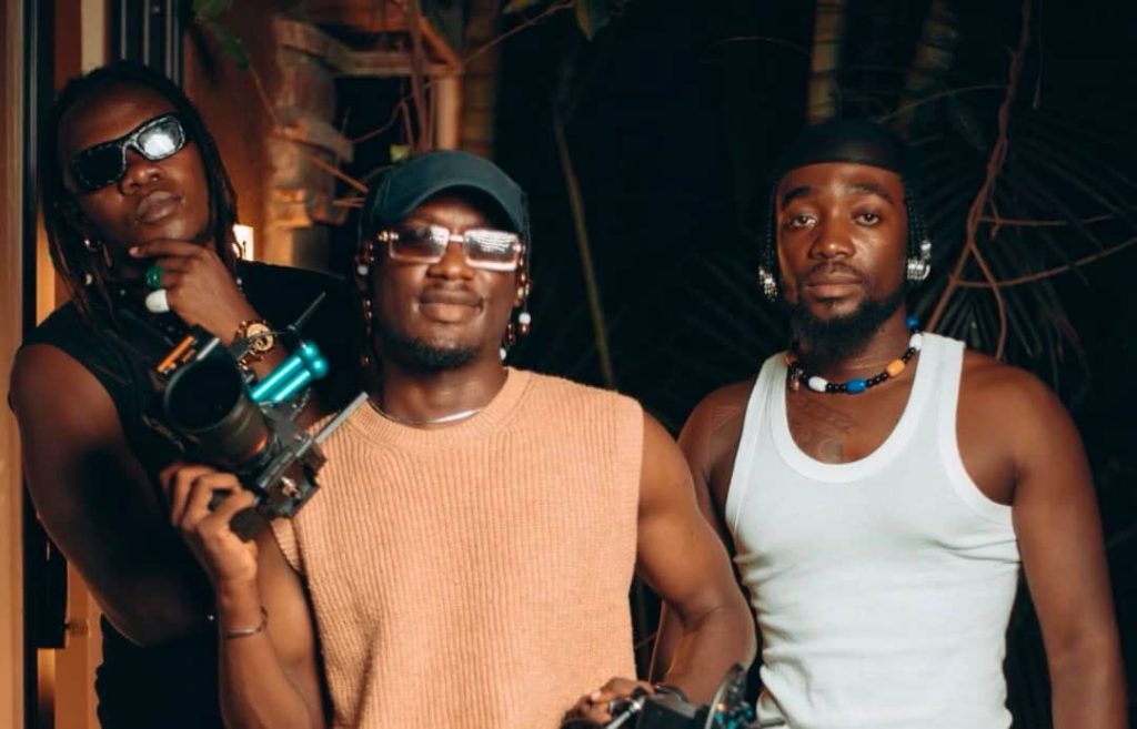 Image promotionnelle de la collaboration entre Aspino Boy et Bargoss pour la chanson “EVA”, avec annonce de la sortie prochaine de la vidéo officielle produite par Dr LM.