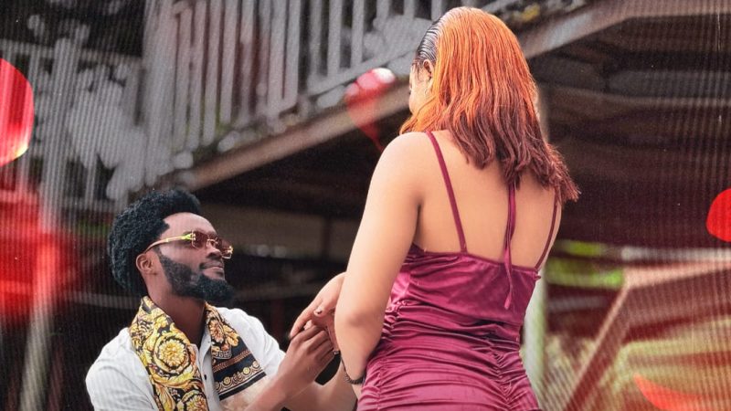 El Bienfaiteur fait sa demande en mariage : un engagement officiel ou un coup promotionnel ?